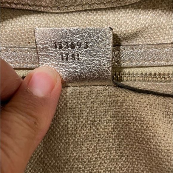 Gucci Metallic Jackie O Bouvier Hobo Bag - Picture 11 of 15